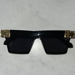 Women’s Black and gold sunglasses